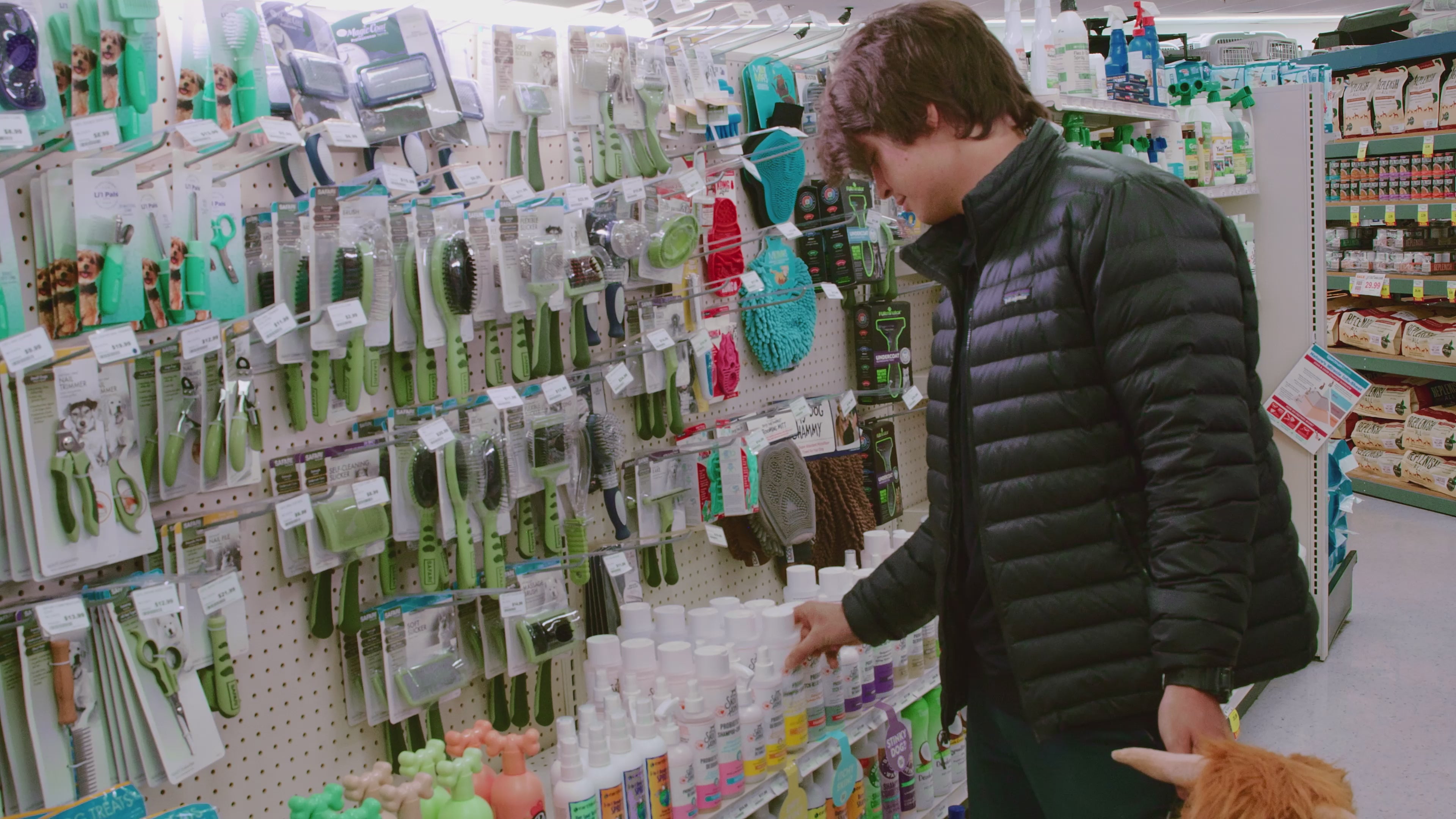 Load video: Skout&#39;s Honor Paw Pledge: our way of giving back to the pets we love, for every bottle sold we donate to a pet in need.